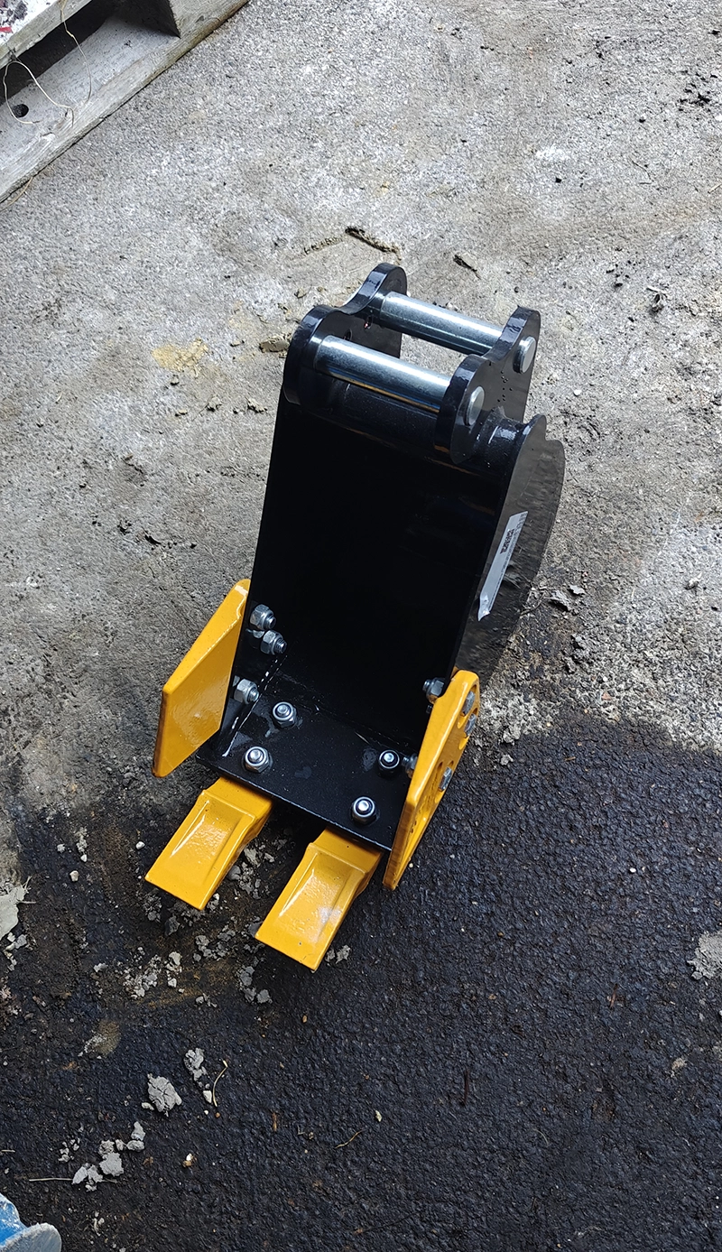 Dettaglio MINIESCAVATORE R15 ECO CON BENNA 40CM E ATTACCO RAPIDO - Foto 4