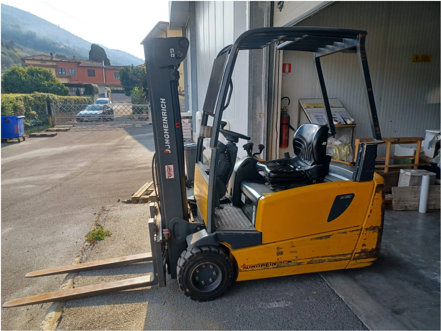 Dettaglio EFG 213-220 a 3 ruote 2t - Foto 4