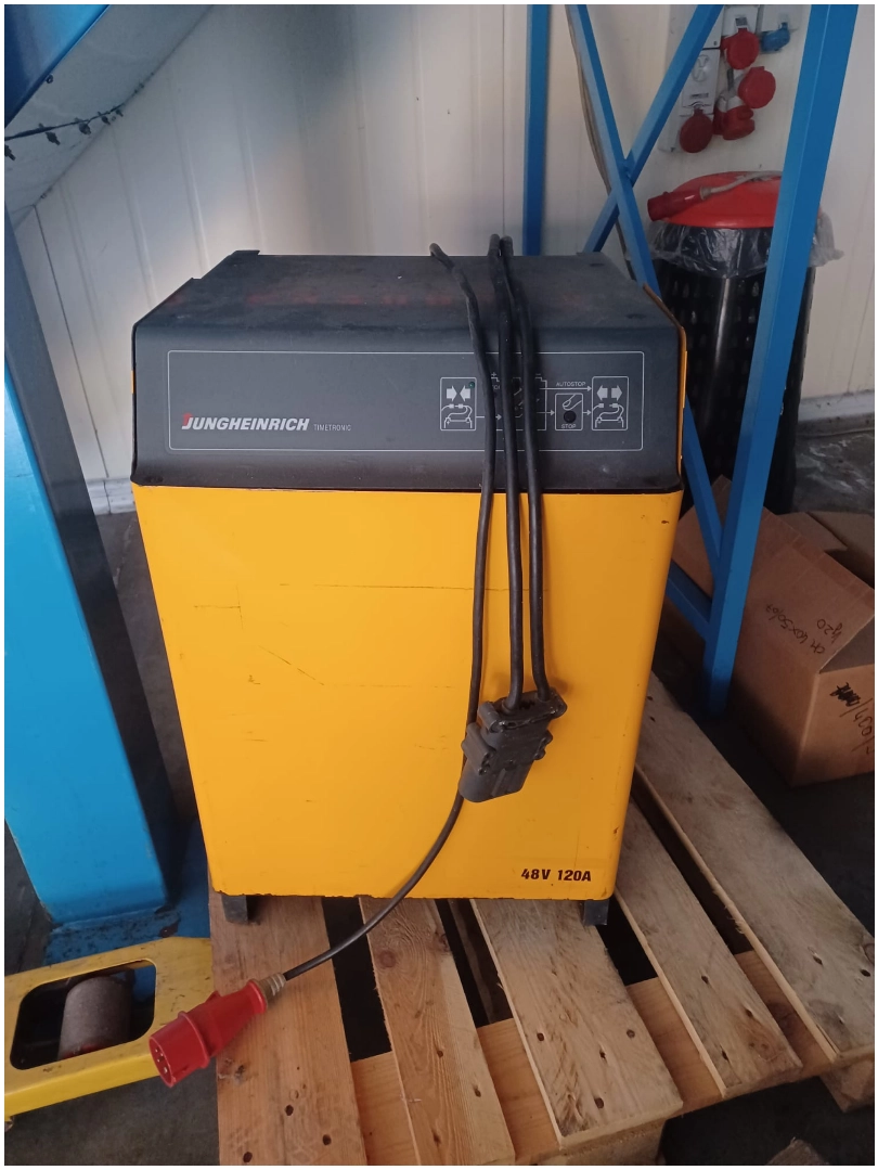 Dettaglio EFG 213-220 a 3 ruote 2t - Foto 2